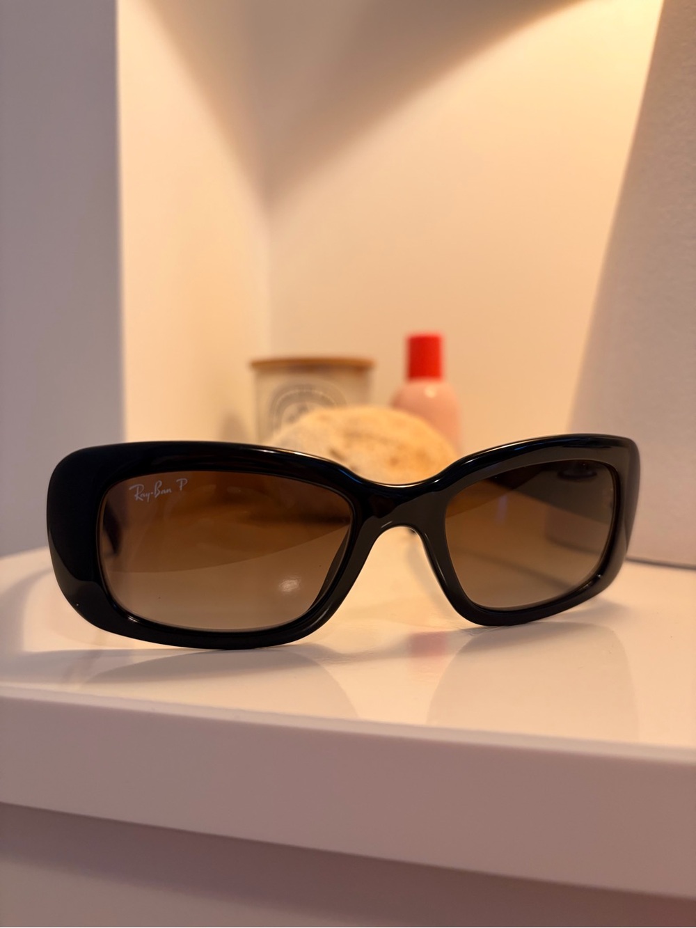 Ray-Ban polarized Women's Black Frame Sunglasses with Brown Gradient Lenses